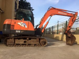 Kính máy xúc doosan